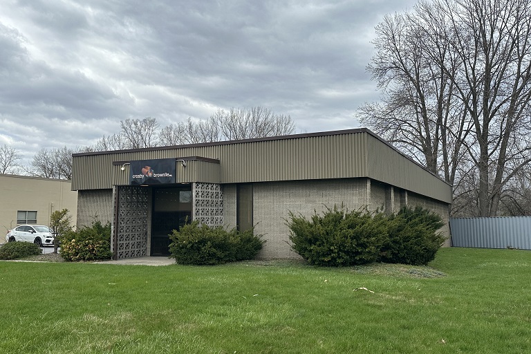 Y13947  90 Commerce Blvd Liverpool NY