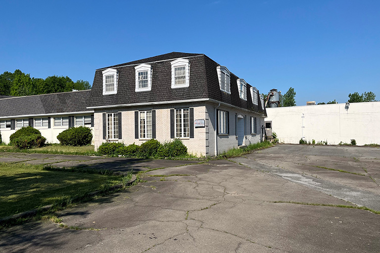 R7649  352 Center Street Caledonia NY