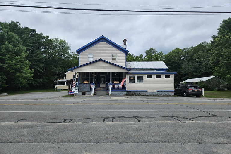 L3739  8 Harrisburg Road Stony Creek NY