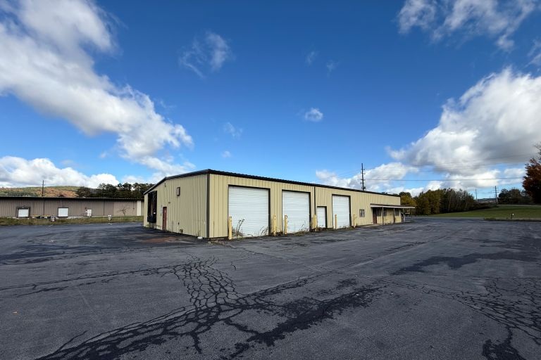 Y17917  105 Commerce Road Oneonta NY