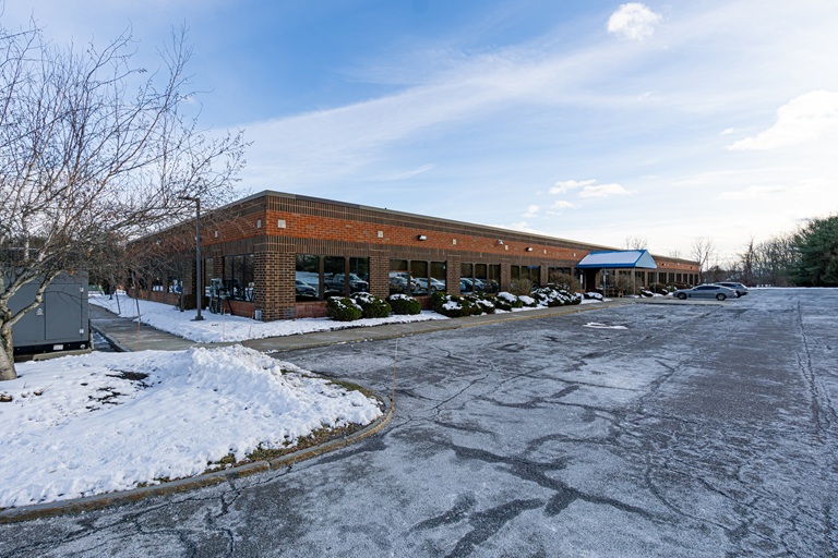 L3757 13 Airline Drive 13 Airline Drive Albany NY