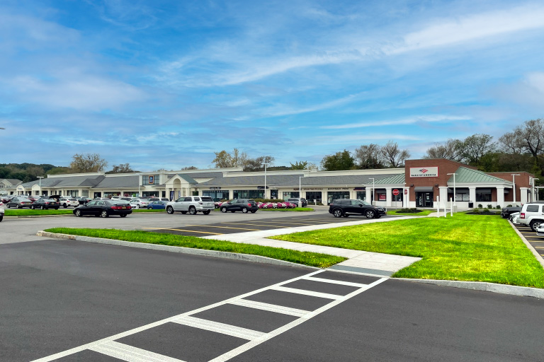 R5125 Perinton Hills Shopping Center 6687 Pittsford Palmyra Road Fairport NY