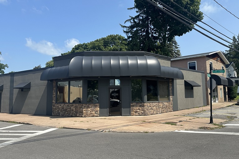 Y3314 Waterside Club 60 State Street  Phoenix NY