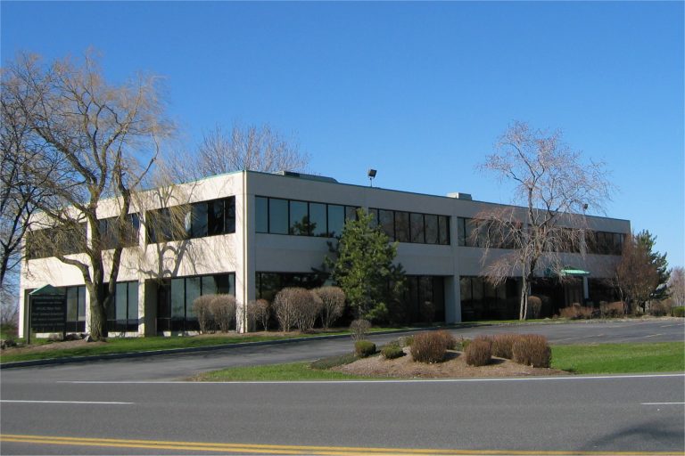 Y11052 Willowood 1020 Seventh North Street Liverpool NY