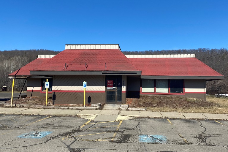 G5210 Former Denny's 118 Victory Highway Painted Post NY