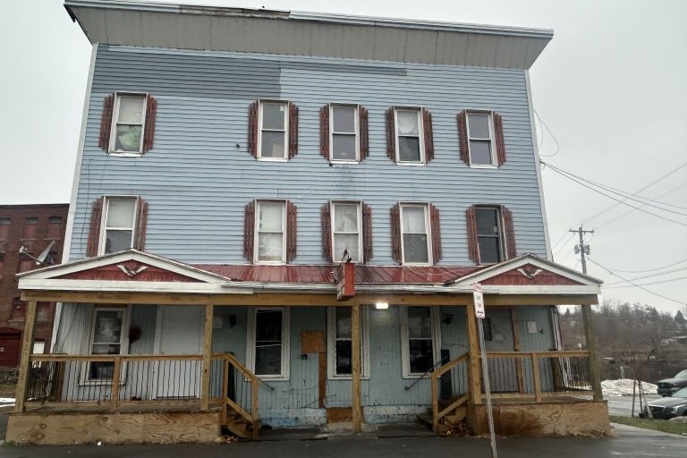 Y17957 Factory Street Inn 661 Factory Street Watertown NY