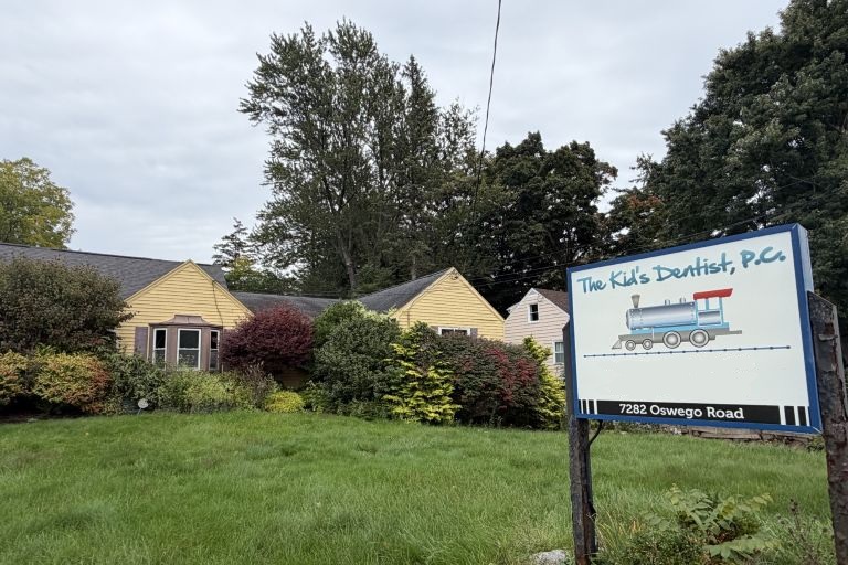 Y18039 The Kid's Dentist 7282 Oswego Road Liverpool NY